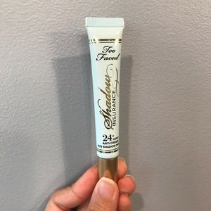 Too Faced Shadow Insurance eye shadow primer